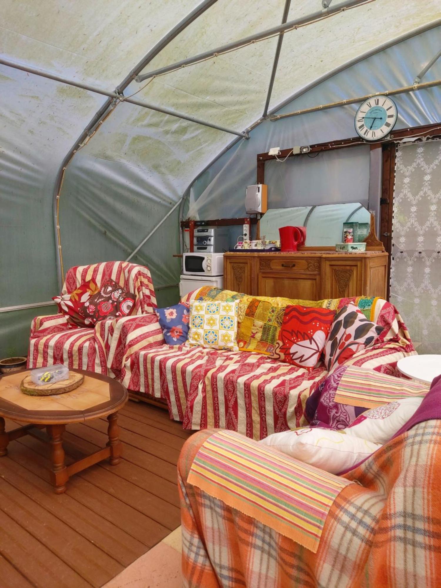 Bell Tent One Of Three To Rent Fully Equipped Private Equipped Kitchen Tents Too Saint-Michel-de-Montjoie